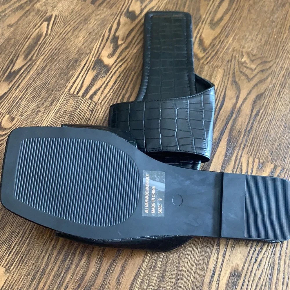 Sandals - Picture 3 of 5